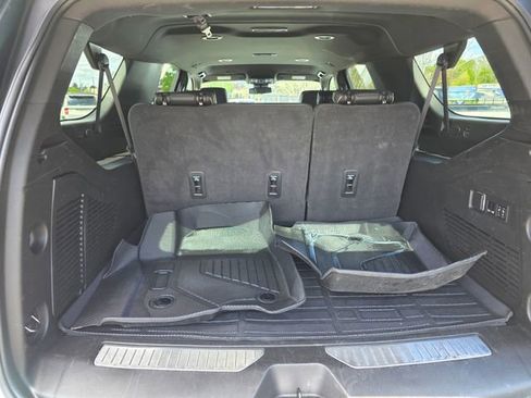 Used 2023 Chevrolet Suburban Premier AWD/4WD image 18