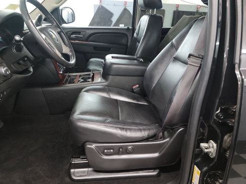 Used 2014 Chevrolet Suburban LTZ image 8