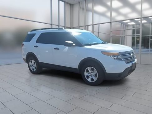 Used 2013 Ford Explorer 4WD w/ Class III Trailer Tow Pkg image 2