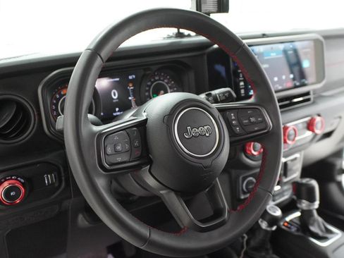 Used 2024 Jeep Wrangler Unlimited Rubicon AWD/4WD image 16