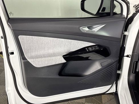 Certified 2025 Volkswagen ID.4 Pro image 11