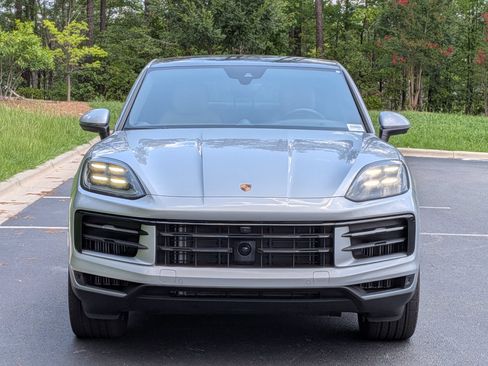 Certified 2025 Porsche Cayenne Coupe AWD/4WD image 27