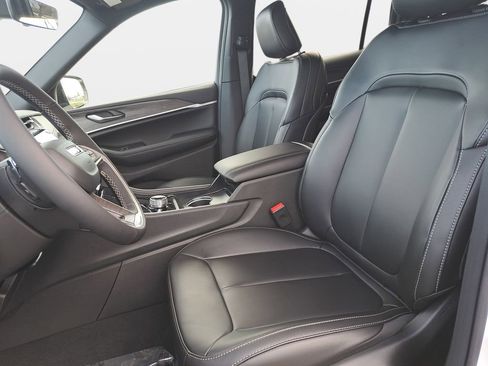 New 2025 Jeep Grand Cherokee L Limited w/ Black Appearance Package AWD/4WD image 17