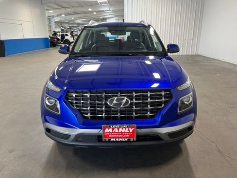 Used 2025 Hyundai Venue Limited FWD image 8