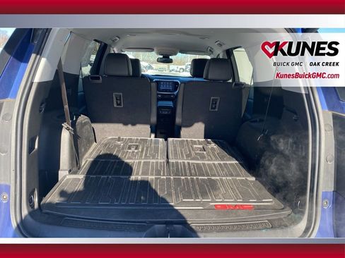 Used 2023 GMC Acadia SLT w/ Elevation Edition image 26