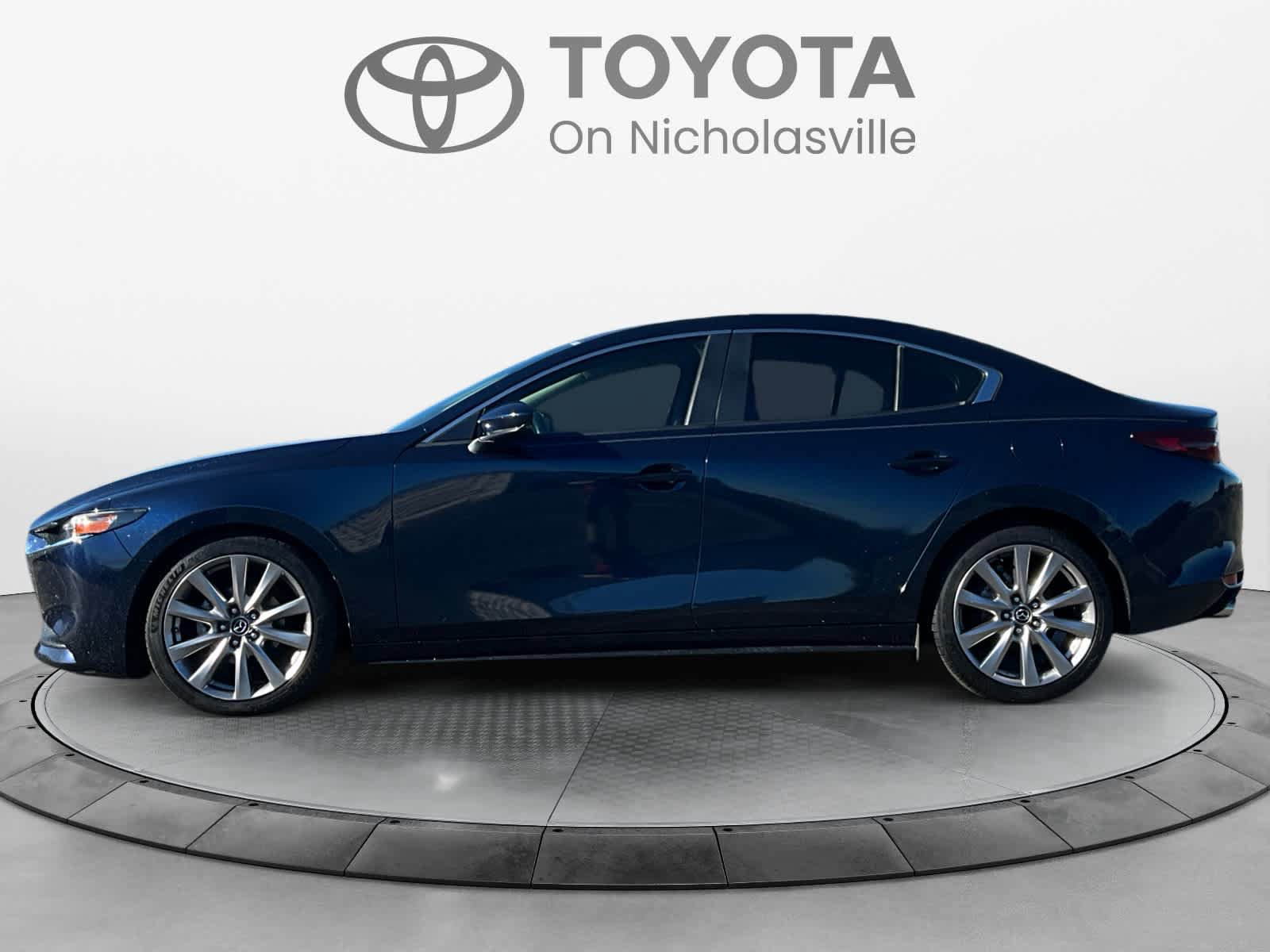 Used 2020 MAZDA MAZDA3 Sedan w/ Select Package FWD image 2