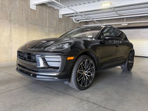 Certified 2026 Porsche Macan AWD/4WD image 1