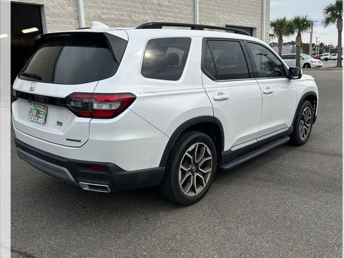 Used 2023 Honda Pilot Touring image 11