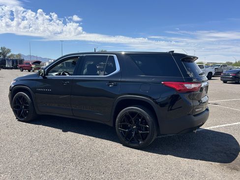 Used 2021 Chevrolet Traverse LS FWD image 3