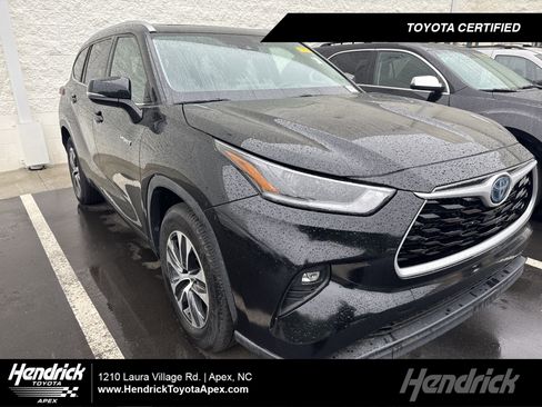 Used 2021 Toyota Highlander XLE FWD image 1