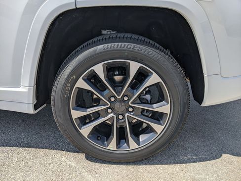 New 2025 Jeep Grand Cherokee Overland w/ Luxury Tech Group IV image 20