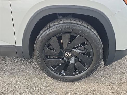 New 2026 Volkswagen Atlas SE image 9