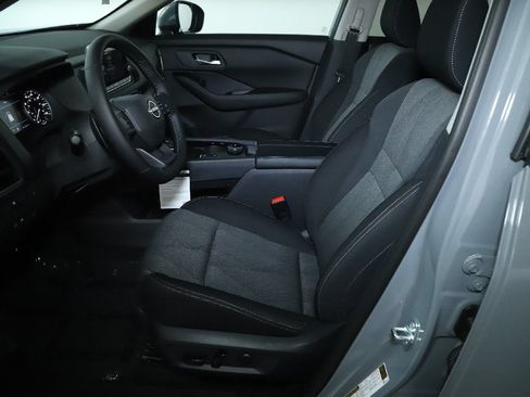 Certified 2026 Nissan Rogue SV w/ Cold Weather Package AWD/4WD image 18