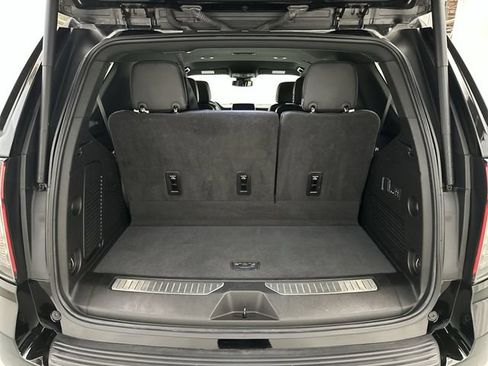 Used 2024 Chevrolet Tahoe Premier AWD/4WD image 22