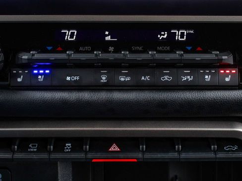 Used 2025 Toyota Tundra Limited AWD/4WD image 22