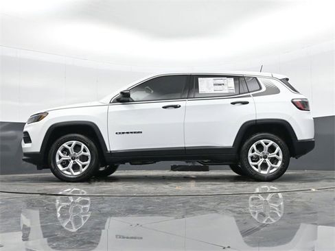 Used 2025 Jeep Compass Sport w/ Mopar Graphics Package image 43