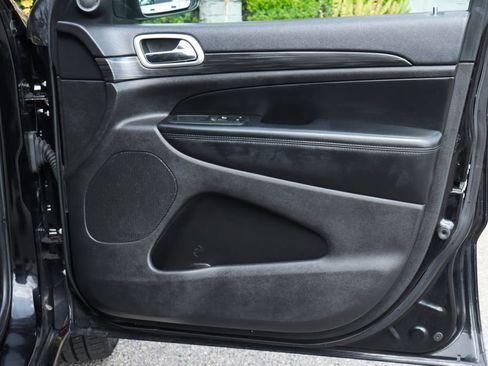 Used 2019 Jeep Grand Cherokee Altitude image 49