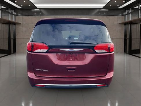 Used 2019 Chrysler Pacifica Touring Plus w/ Tire & Wheel Group image 4