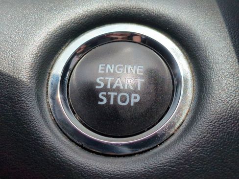 Used 2022 Toyota Highlander XLE FWD image 28