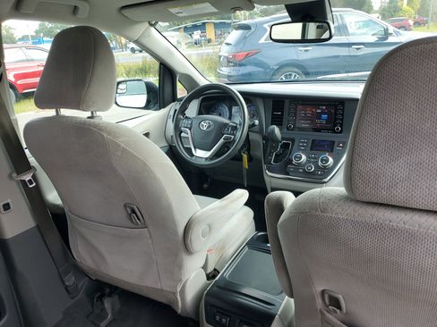 Used 2019 Toyota Sienna LE image 12
