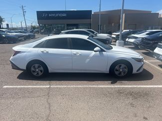 Used 2024 Hyundai Elantra SE image 1