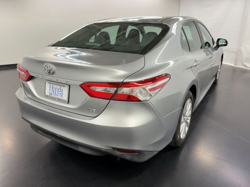 Used 2018 Toyota Camry LE image 9