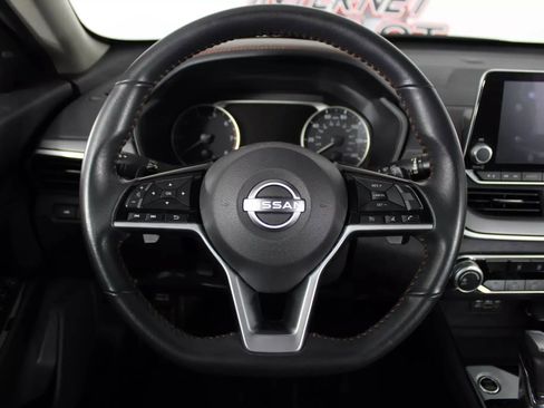 Used 2024 Nissan Altima 2.5 SR FWD image 13