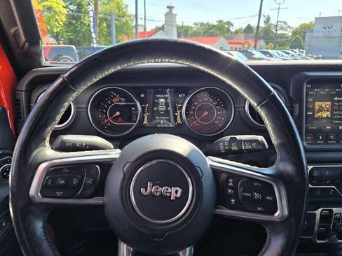 Used 2019 Jeep Wrangler Unlimited Sahara w/ Dual Top Group AWD/4WD image 11