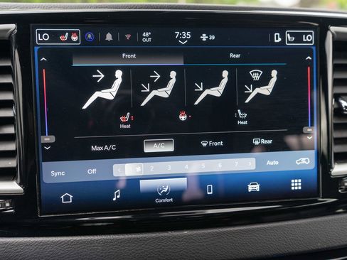 Used 2025 Chrysler Pacifica Select FWD image 18