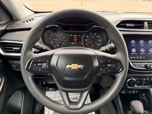 Used 2022 Chevrolet TrailBlazer LT w/ Convenience Package AWD/4WD image 3