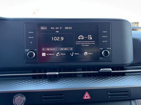 Used 2023 Kia Carnival LX image 21