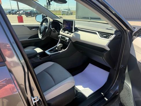 Used 2023 Toyota RAV4 XLE Premium image 16