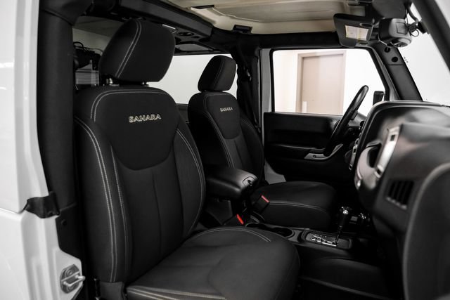 Used 2018 Jeep Wrangler Sahara w/ Connectivity Group AWD/4WD image 29