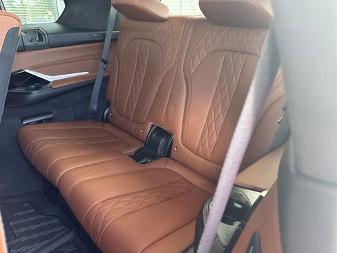 Used 2023 BMW X7 M60i image 16