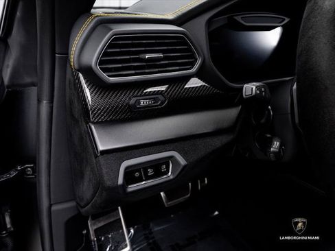 Used 2024 Lamborghini Urus Performante AWD/4WD image 27