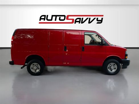 Used 2024 Chevrolet Express 2500 image 8