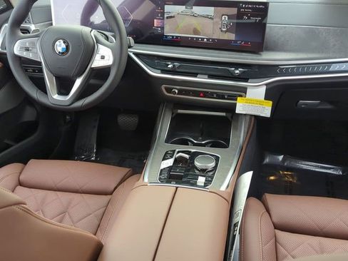 New 2026 BMW X7 xDrive40i w/ Premium Package image 14