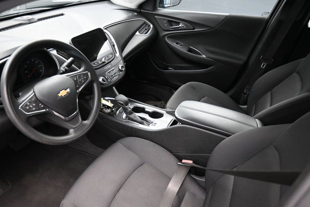 Used 2025 Chevrolet Malibu LT FWD image 18