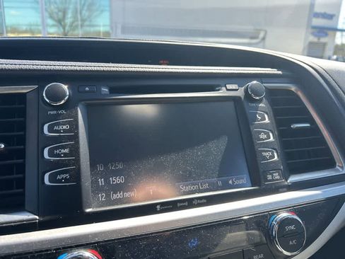 Used 2019 Toyota Highlander XLE w/ Protection Package #3 image 24