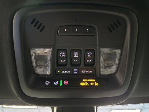 Certified 2023 Chevrolet Traverse RS image 33