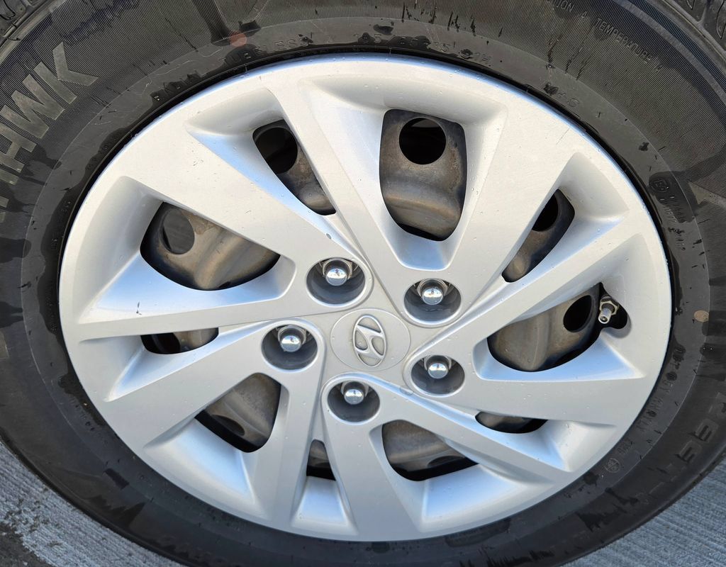 Used 2018 Hyundai Elantra SE w/ Cargo Package FWD image 10