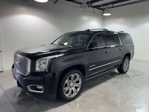 Used 2017 GMC Yukon XL Denali w/ Open Road Package AWD/4WD image 3