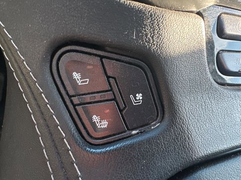 Used 2019 Chevrolet Suburban Premier image 22