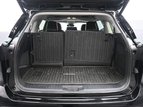 Certified 2020 Toyota Highlander XLE AWD/4WD image 23