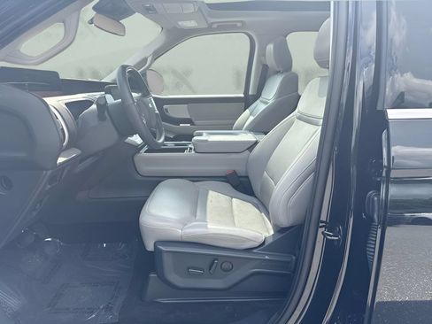 Used 2025 Ford Expedition Max Active RWD image 5