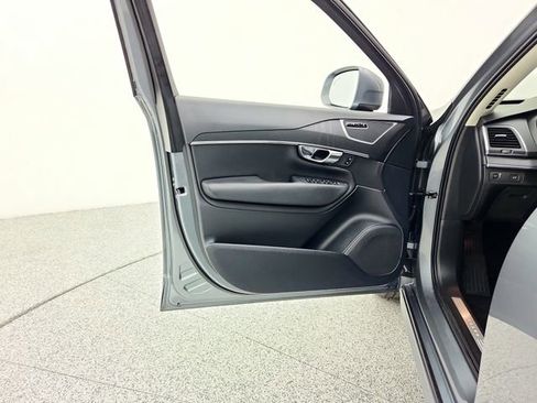 Used 2020 Volvo XC90 T6 Momentum w/ Protection Package image 29