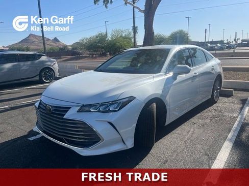 Used 2020 Toyota Avalon XLE FWD image 1