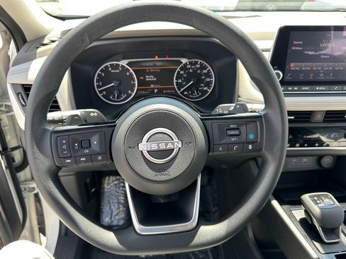 Used 2023 Nissan Rogue SV AWD/4WD image 21
