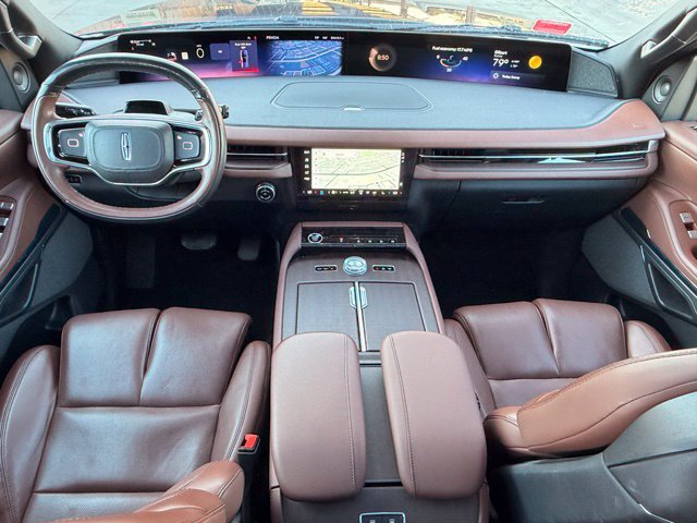 Used 2025 Lincoln Navigator Reserve AWD/4WD image 13