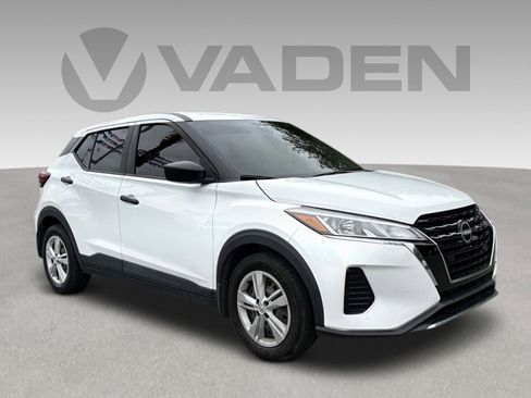 Used 2023 Nissan Kicks S FWD image 1